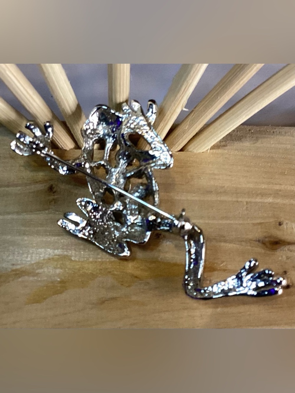 Vintage Silver Tone Frog Brooch - Picture 6 of 8